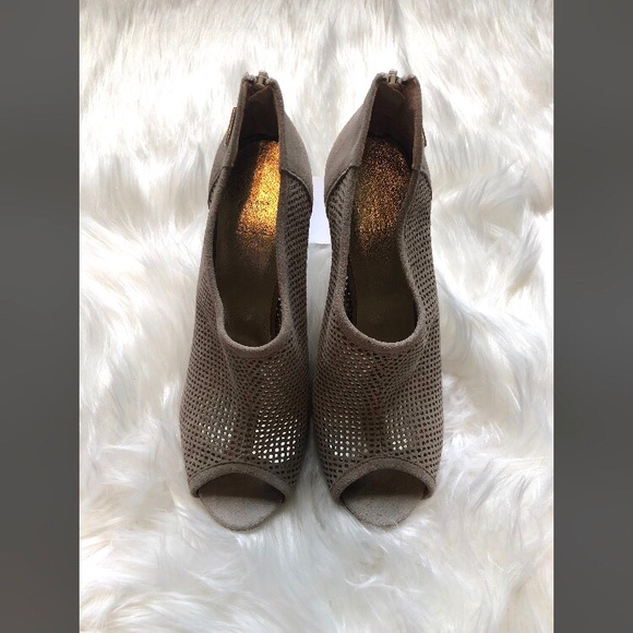 NWOB Gianfranco Ferré Perforated Bootie Heels - Picture 4 of 8